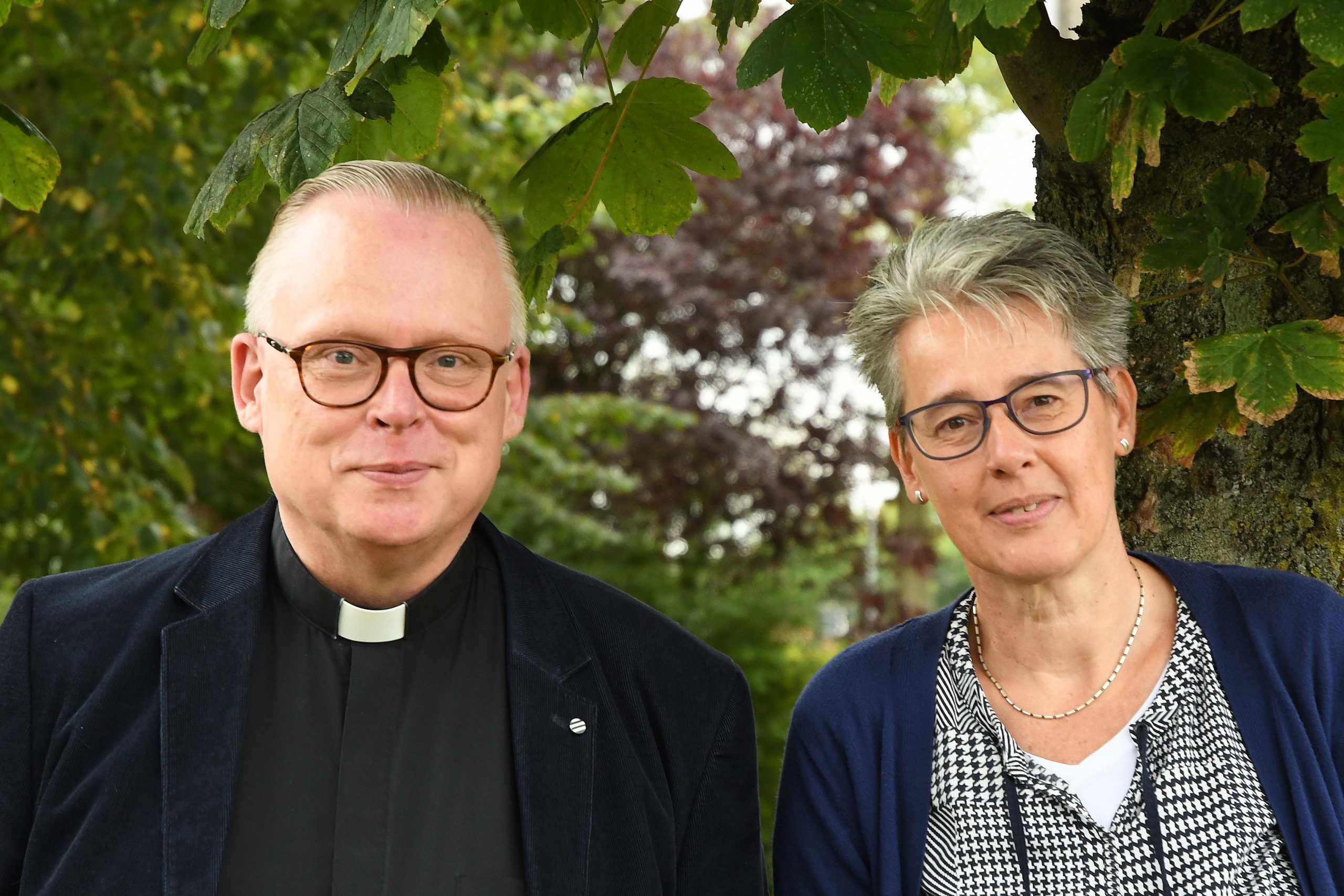 Onze pastores:                                                                  pastoor Marco Conijn en pastor Dorenda Gies